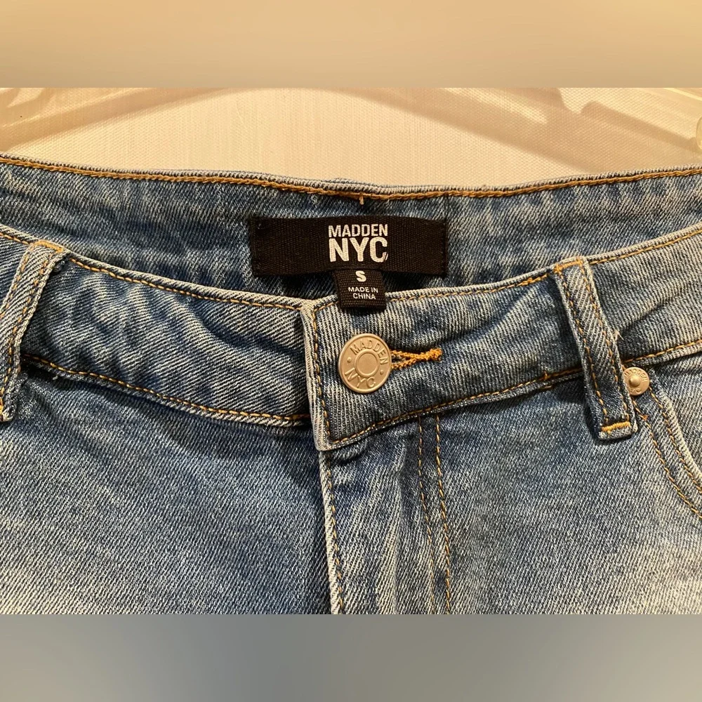 Madden NYC Blue Denim Mini Skirt With White Cotton Eyelet Lace Trim - Size S - Picture 9 of 12